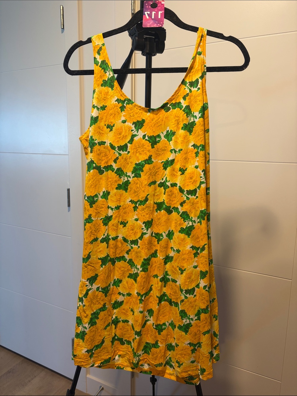 117 yellow, green and white flower pattern